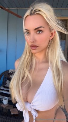 Lindsey Pelas Post #234