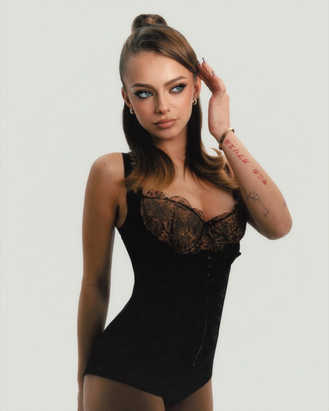Jenni Serpi Photo #25