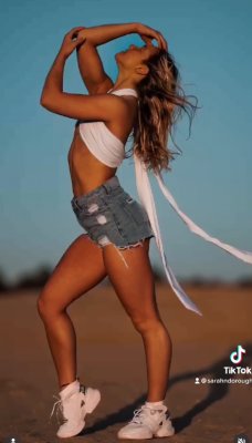 Sarah Dorough Photo #44