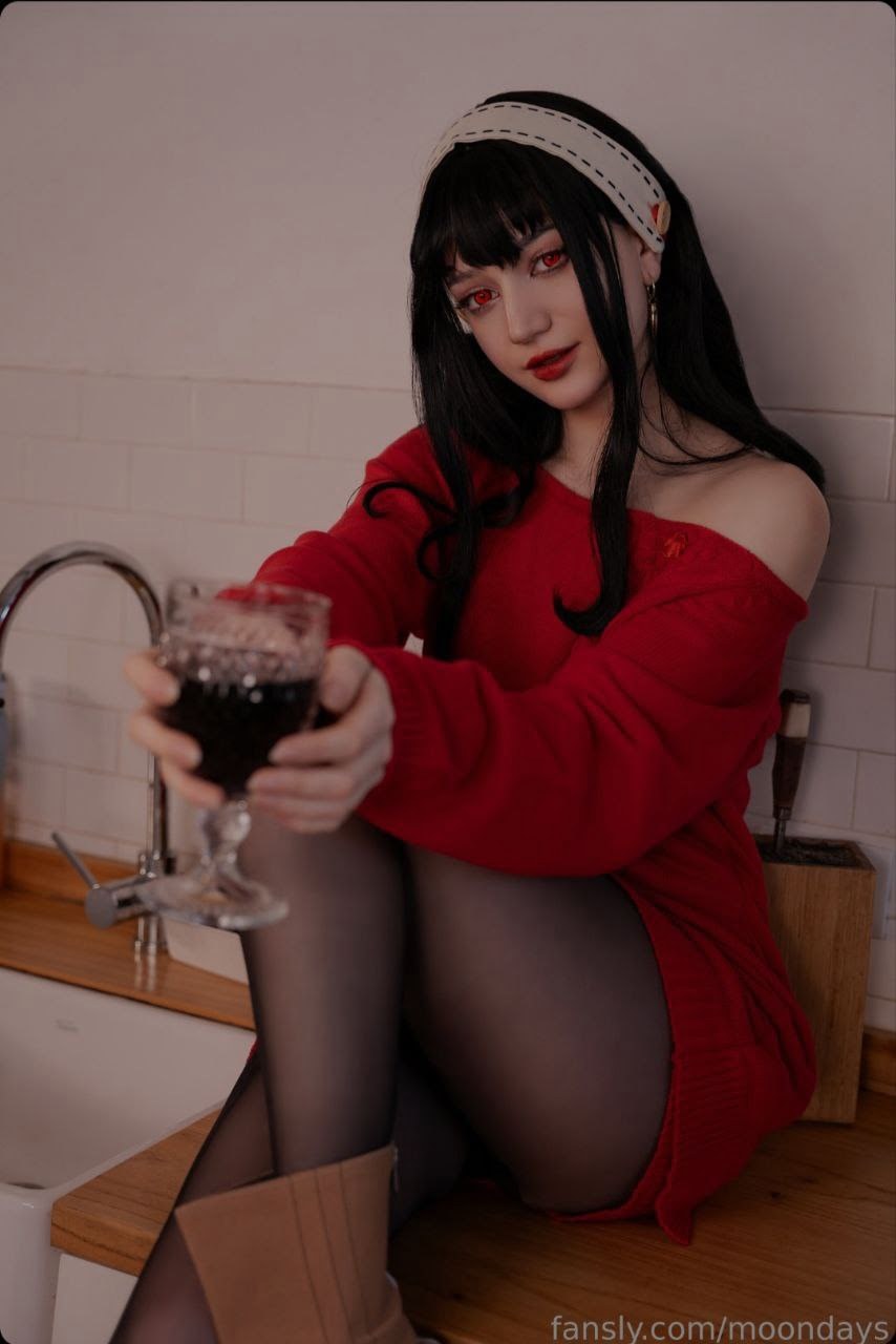 Moondays Photo #34