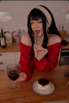 Moondays Photo #43
