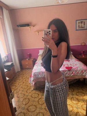 Francesca Pinto Photo #12
