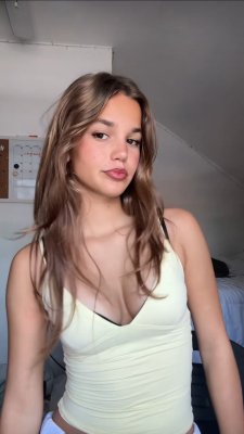 Zoe Santi Photo #22
