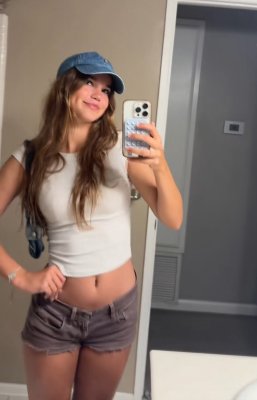 Zoe Santi Photo #14