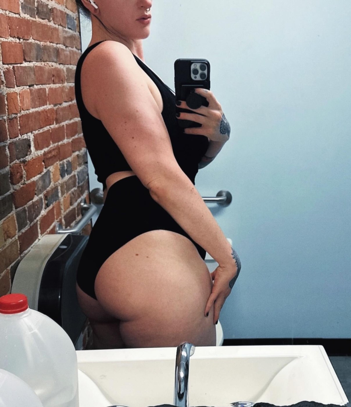 Blu Monday Photo #1