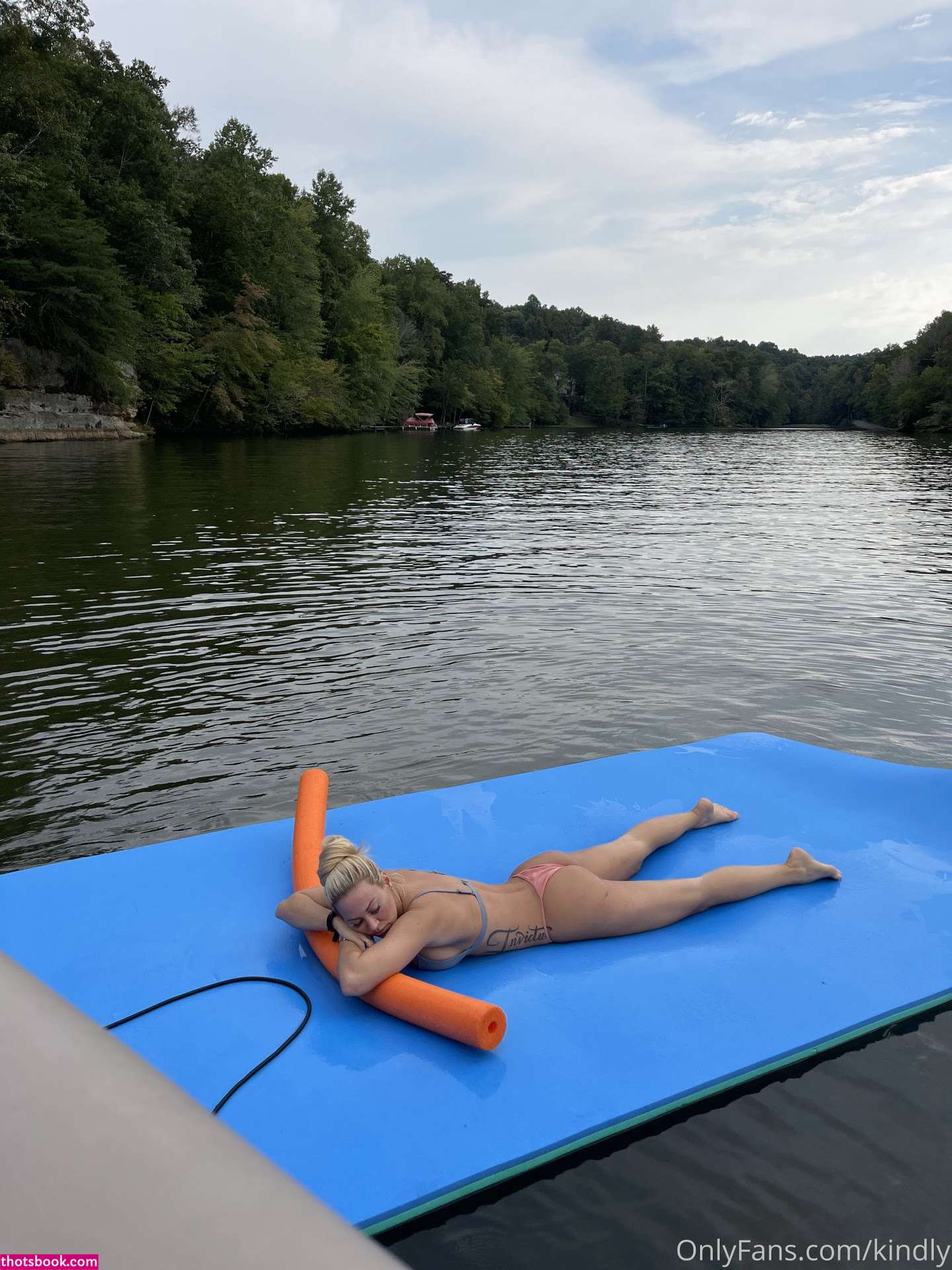 Kindly Myers Photo #19