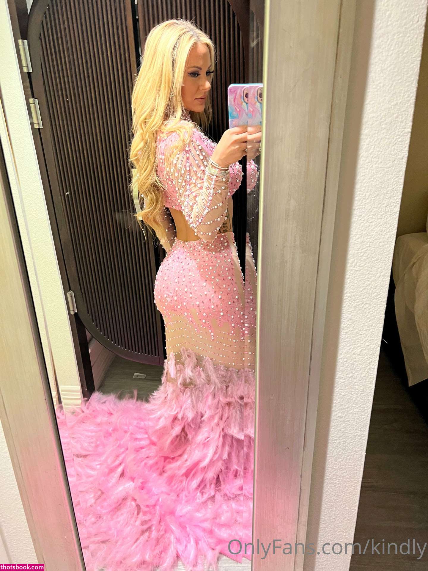 Kindly Myers Photo #40