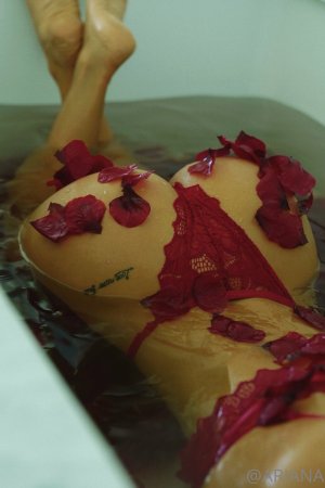 Ariana James Photo #1