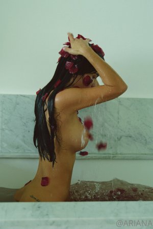 Ariana James Photo #12