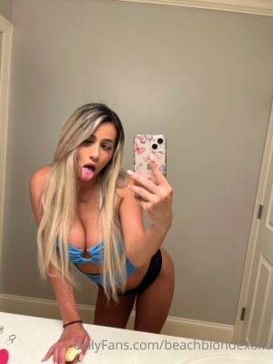 Milaharperxoxo Photo #36