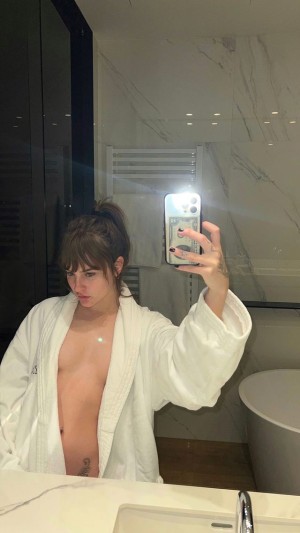 Victoria De Angelis Photo #39