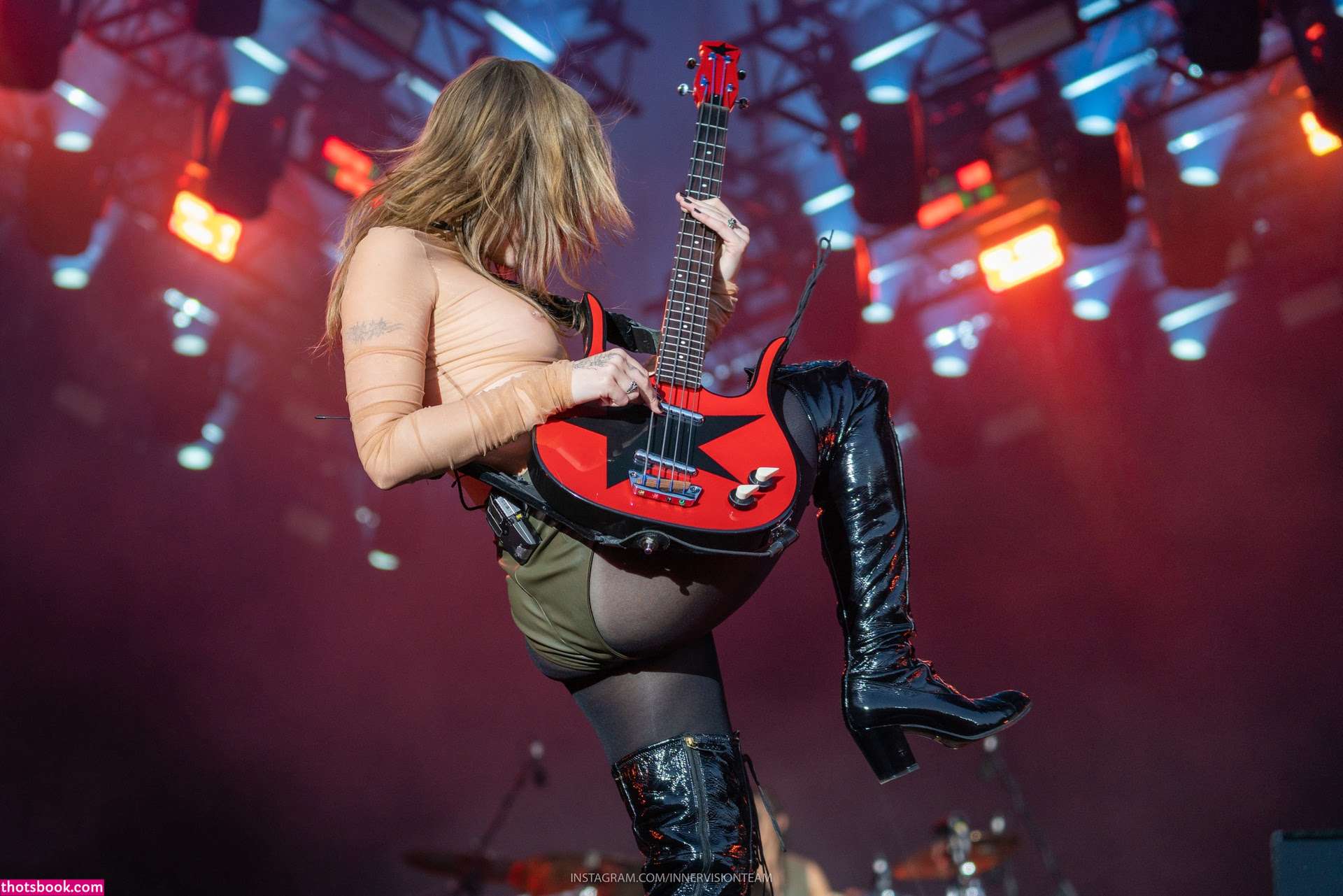 Victoria De Angelis Photo #48