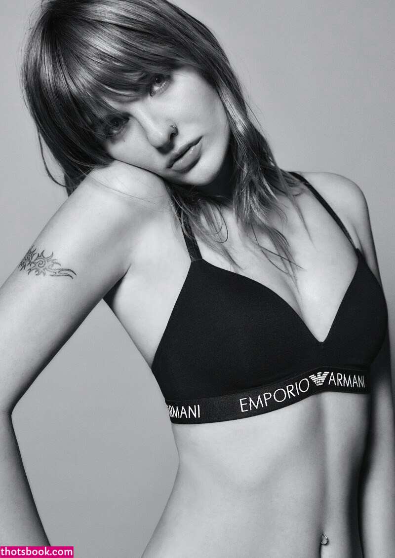 Victoria De Angelis Photo #79