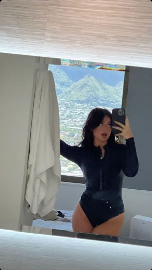 Tabitha Swatosh Photo #9