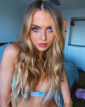 Anne Winters Photo #171