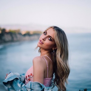 Anne Winters Photo #191