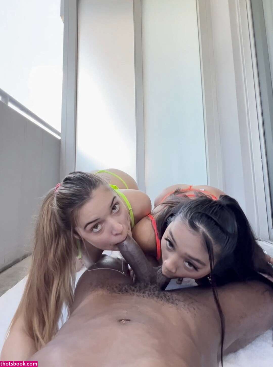 Izzy Swallows Photo #6