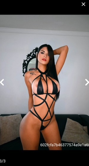 Nicole Dwyer Photo #23