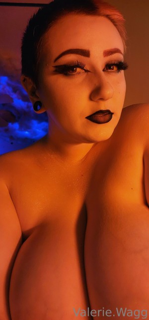 Valerie Wagg Photo #8