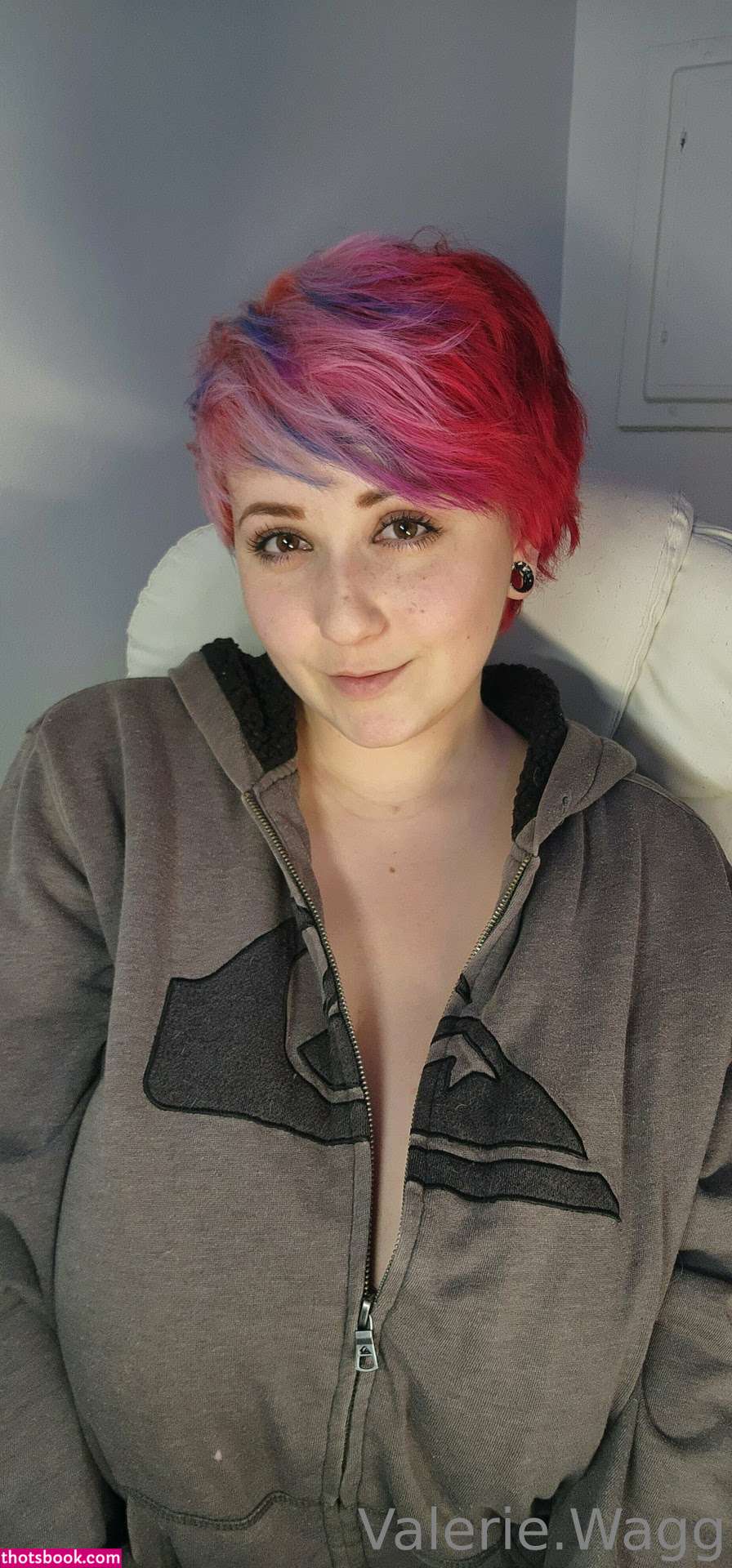 Valerie Wagg Photo #87