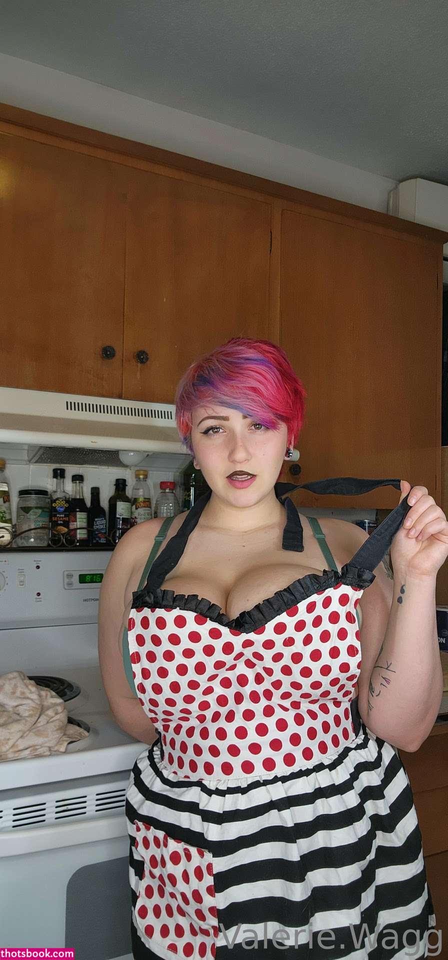 Valerie Wagg Photo #110