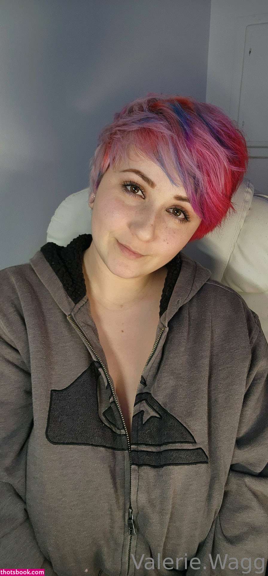 Valerie Wagg Photo #111