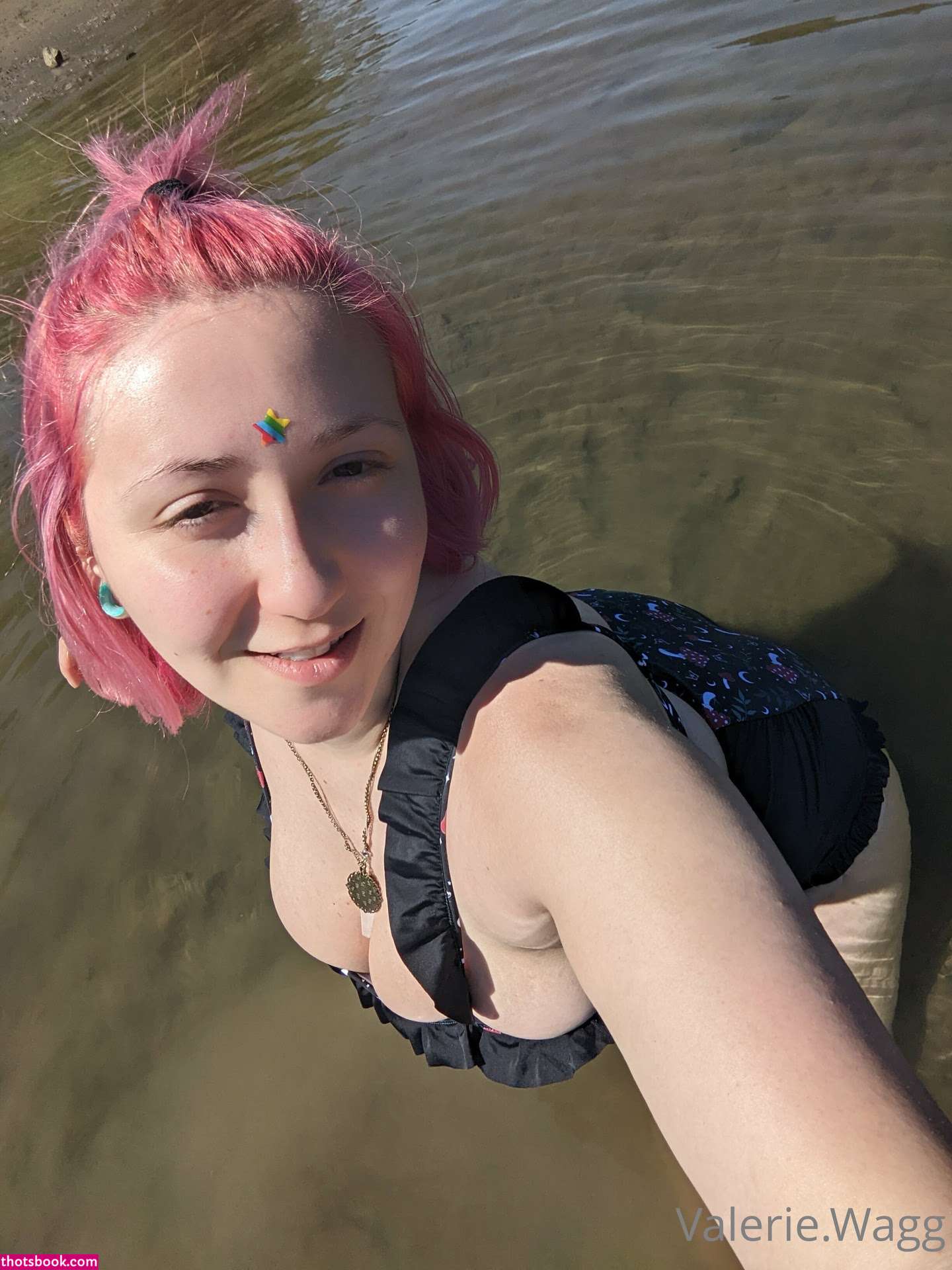 Valerie Wagg Photo #213