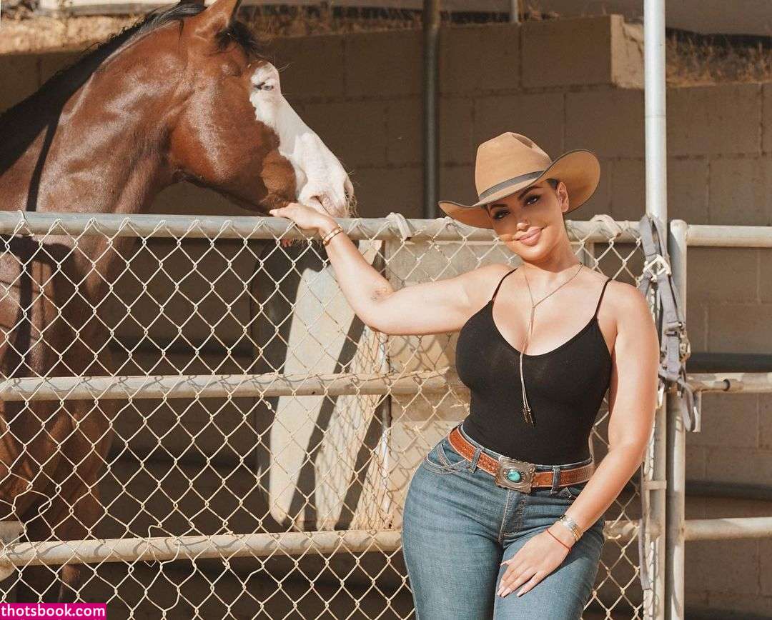 La Reina Shaw Photo #37