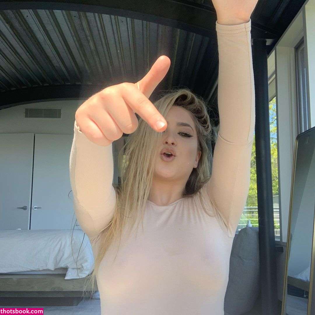 Scarlet Aviram Photo #10