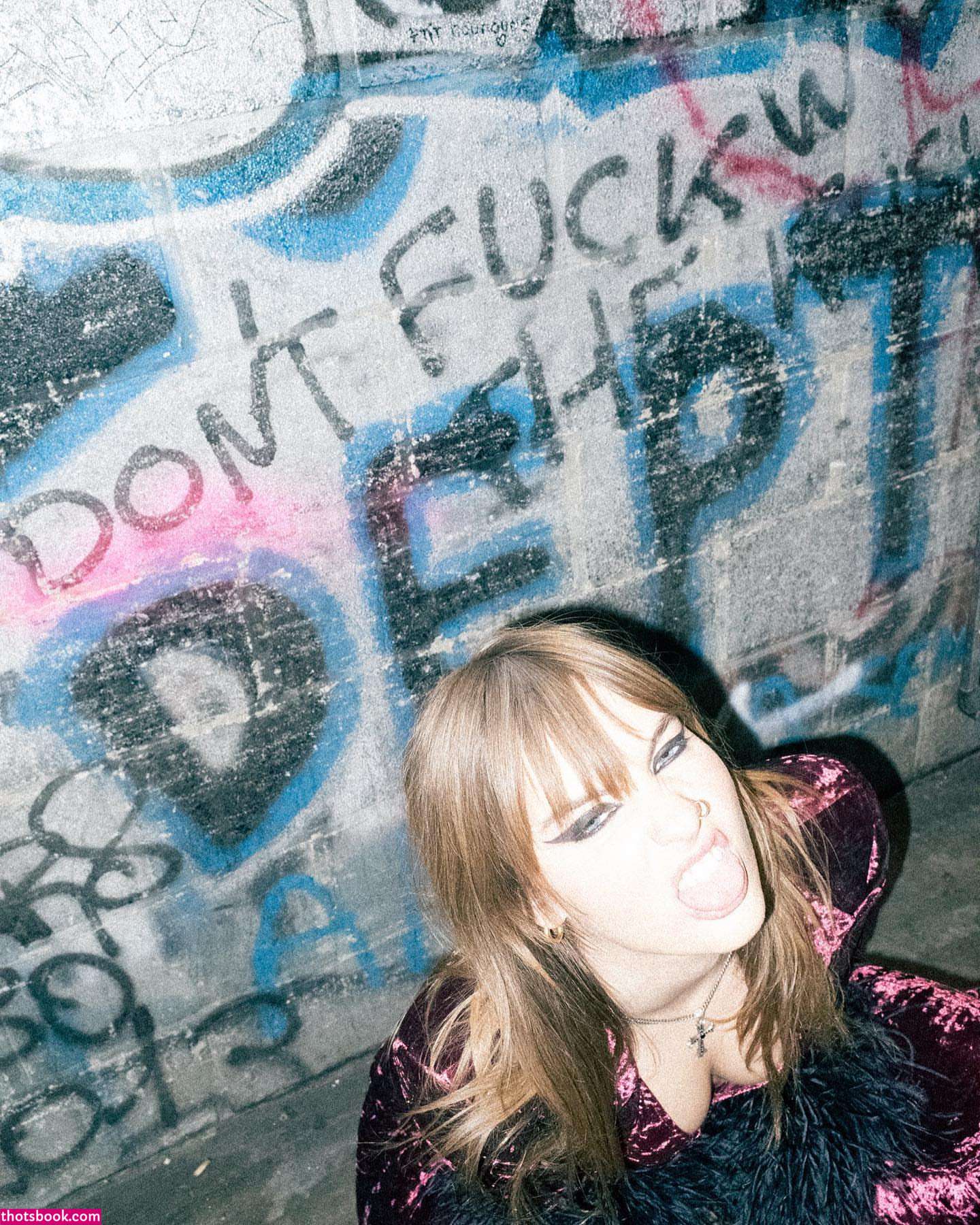 Victoria De Angelis Photo #3