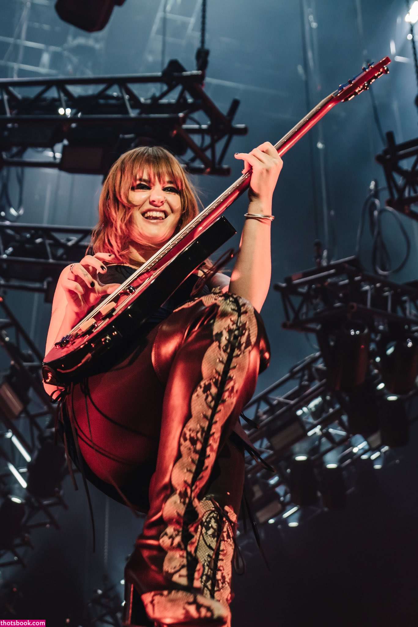 Victoria De Angelis Photo #10