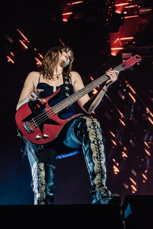 Victoria De Angelis Photo #8