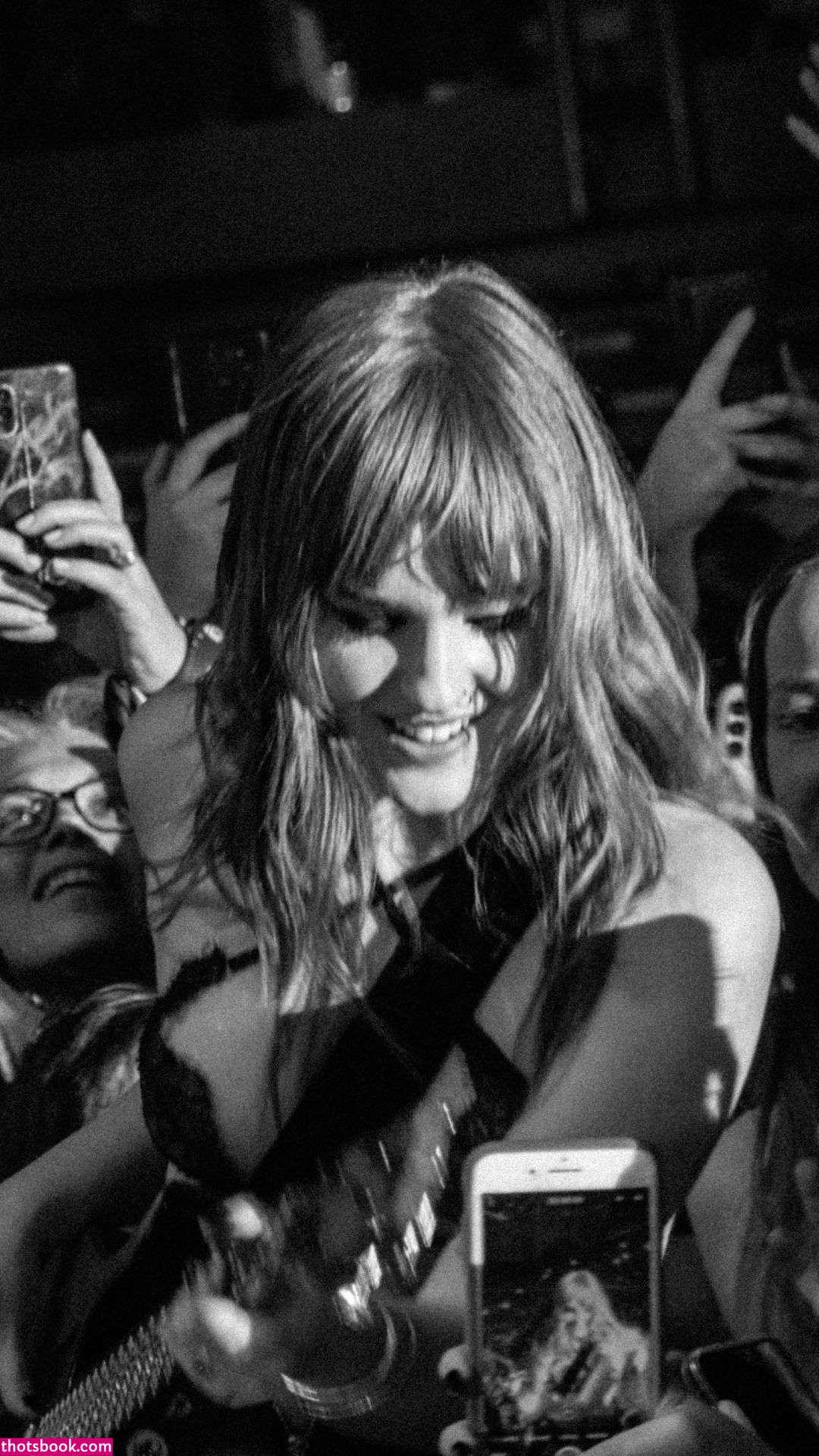 Victoria De Angelis Photo #32