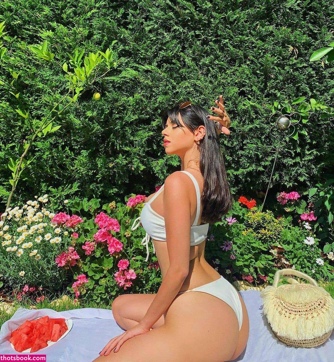 Demet Ozturk Photo #38