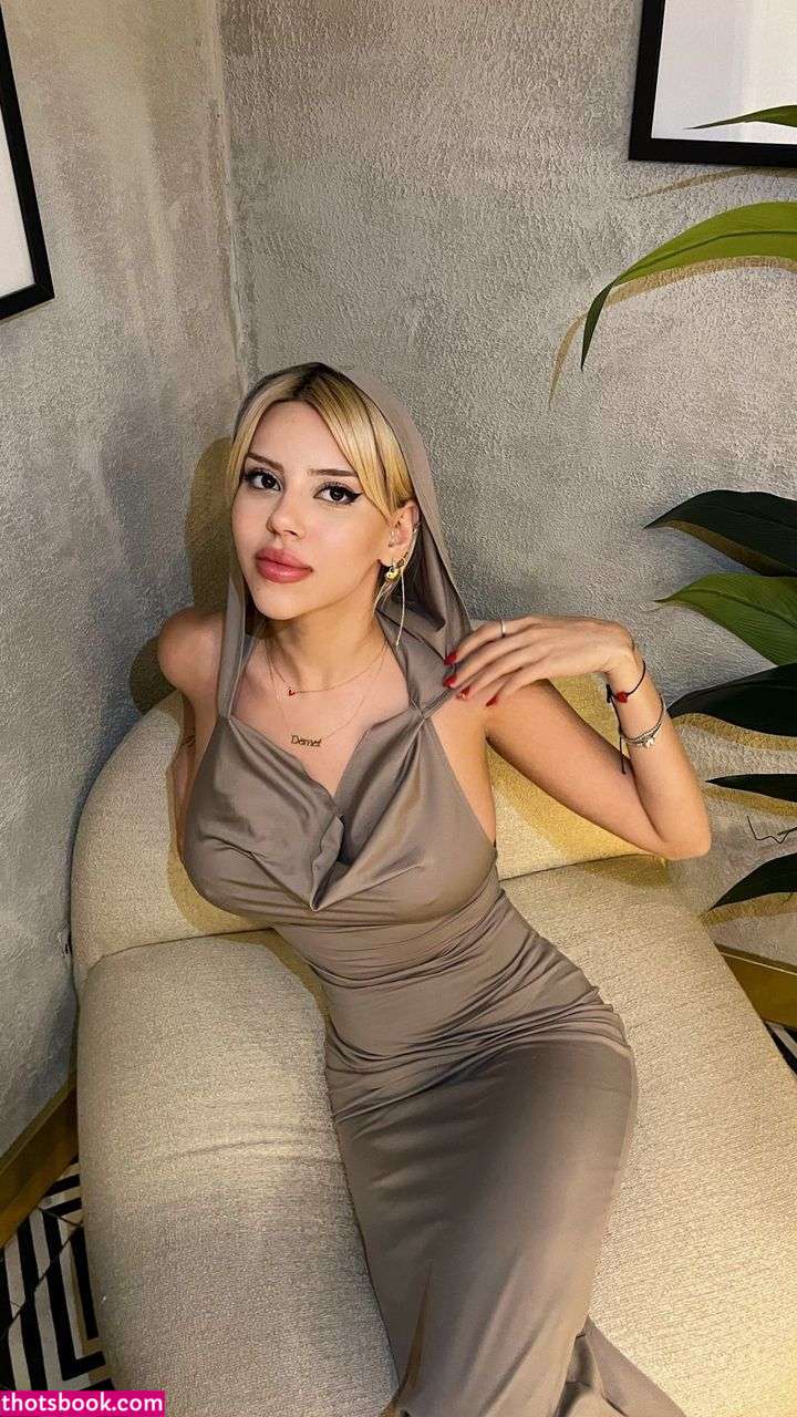 Demet Ozturk Photo #44