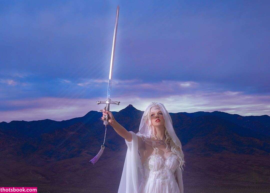 Karla Cuencas Photo #18