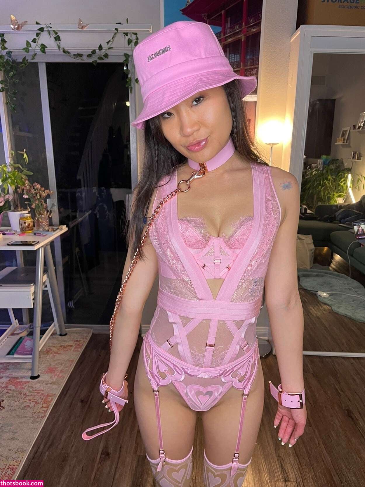 Jeannie Elise Mai Photo #16