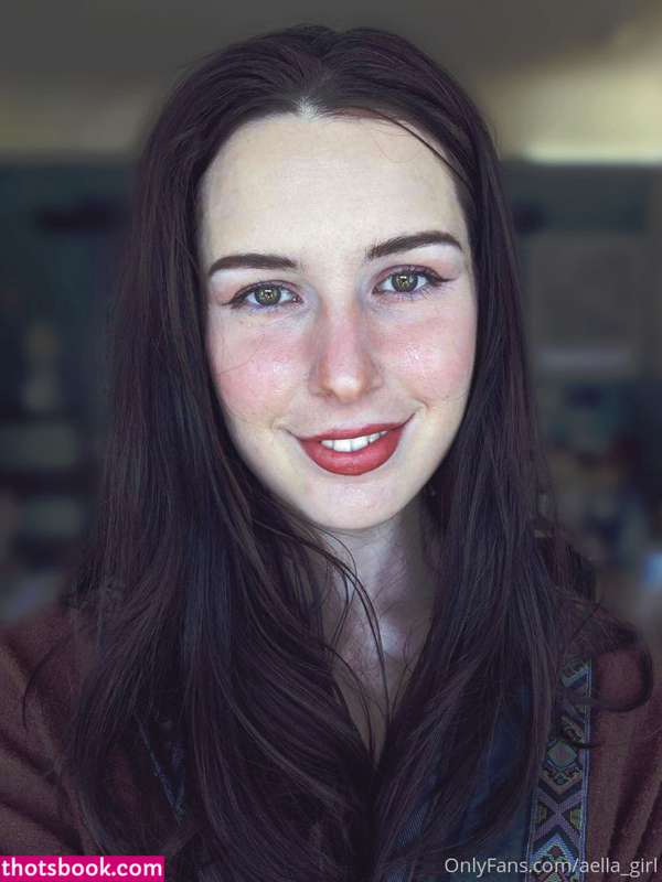 Aella Girl Photo #14
