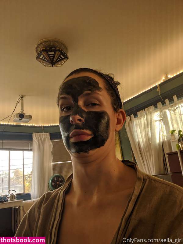 Aella Girl Photo #27