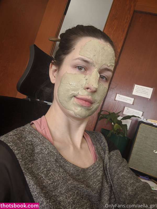 Aella Girl Photo #28