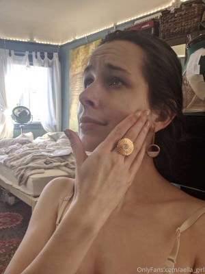 Aella Girl Photo #18