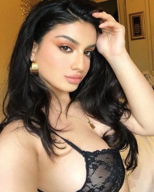 Alishbasheikh Photo #18