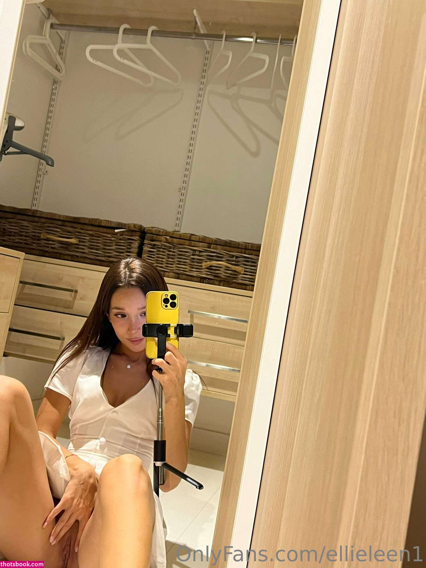 Ellie Leen Photo #556