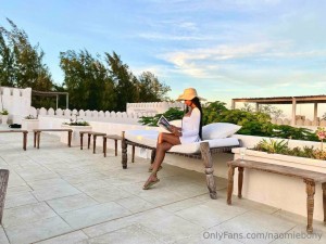 ebonynaomii Photo #14