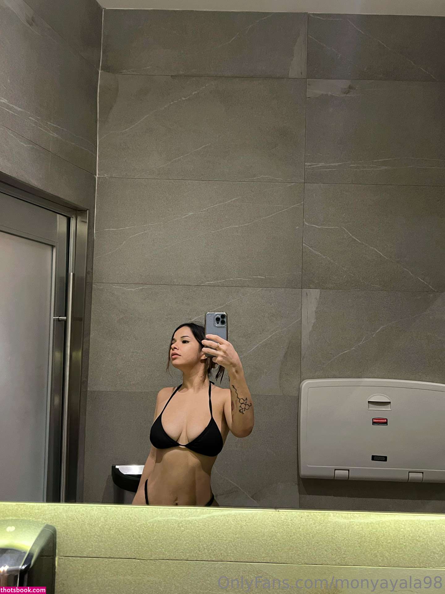 Monyayala98 Photo #26