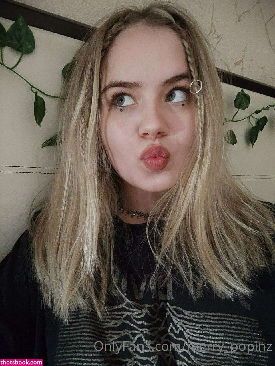 Merry Popinz Photo #27