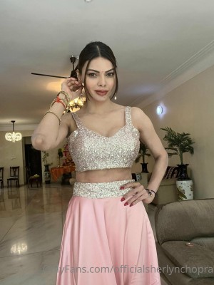 Sherlyn Chopra Photo #12