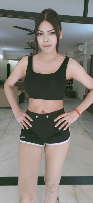 Sherlyn Chopra Photo #28