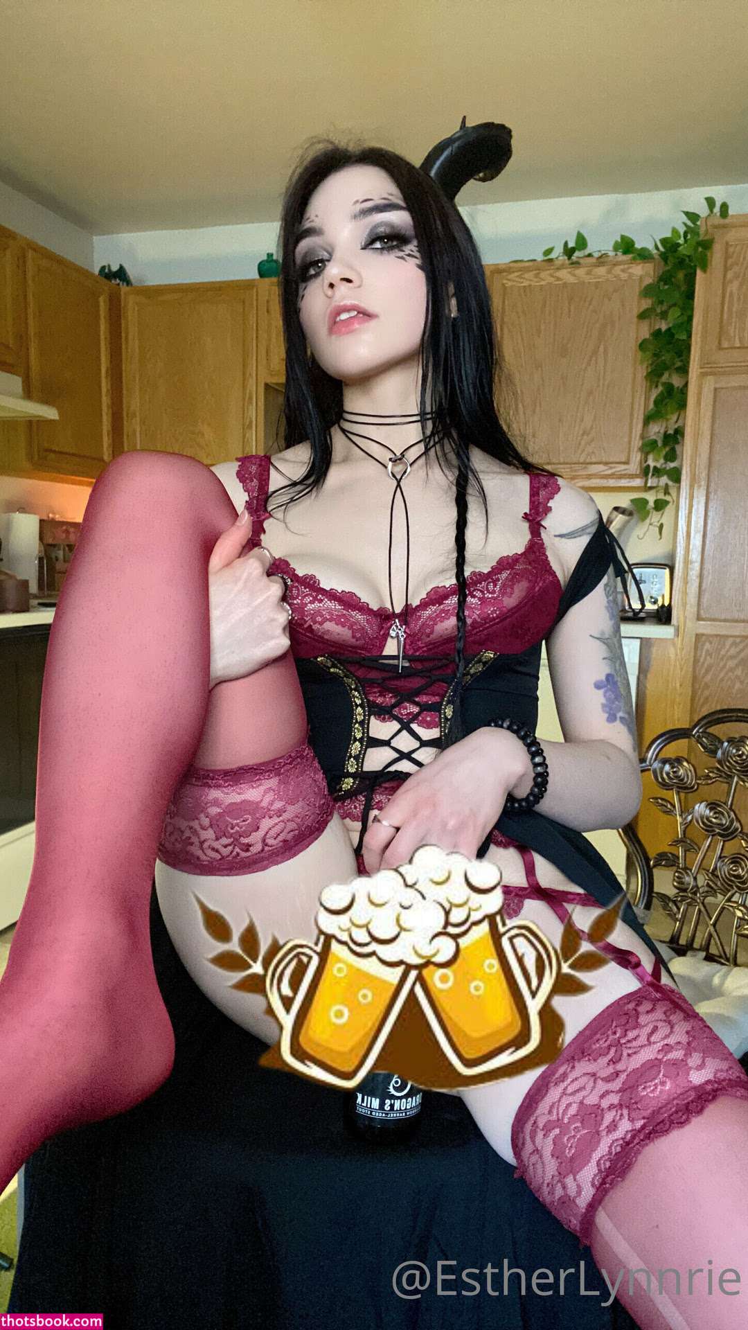 Esther Lynnrie Photo #2