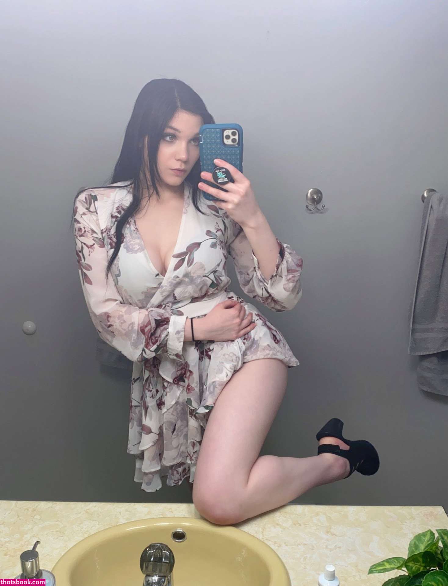 Esther Lynnrie Photo #14